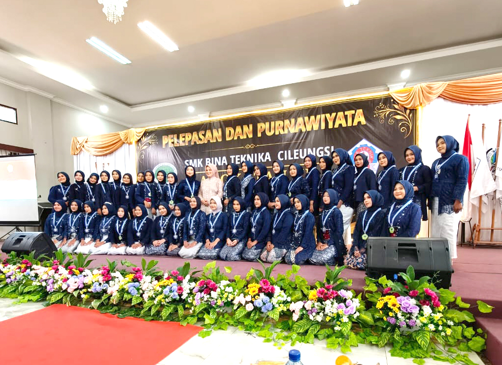 Menghadiri Undangan Pelepasan dan Purnawiyata  SMK Bina Teknika Cileungsi di Gedung Damar Permata